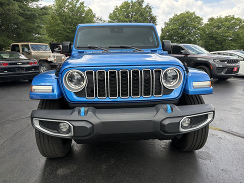 Certified 2024 Jeep Wrangler Unlimited Sahara AWD/4WD image 3