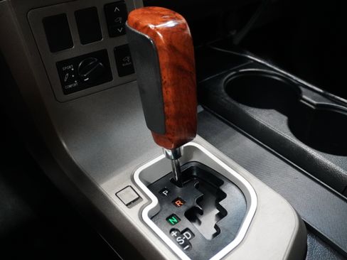 Used 2013 Toyota Sequoia Platinum image 29