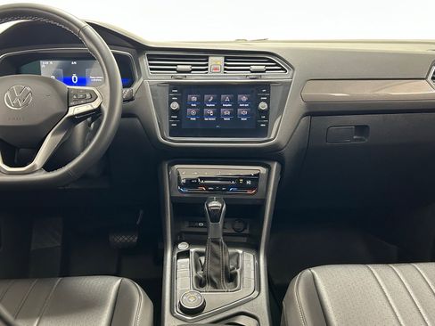Used 2022 Volkswagen Tiguan SE image 9