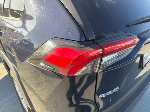 Used 2021 Toyota RAV4 XLE w/ Carpet Mat Package (TMS) FWD image 10