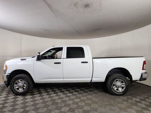 Used 2024 RAM 2500 Tradesman w/ Chrome Appearance Group AWD/4WD image 4