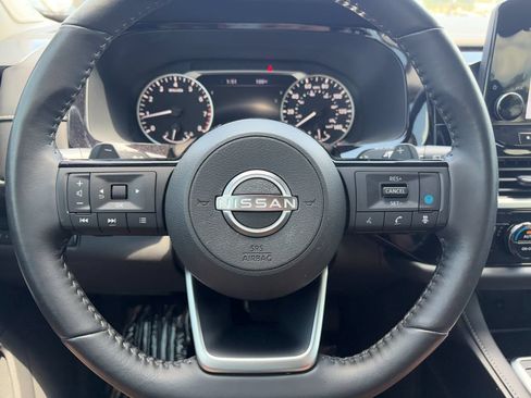 Certified 2023 Nissan Pathfinder SL w/ SL Premium Package FWD image 11