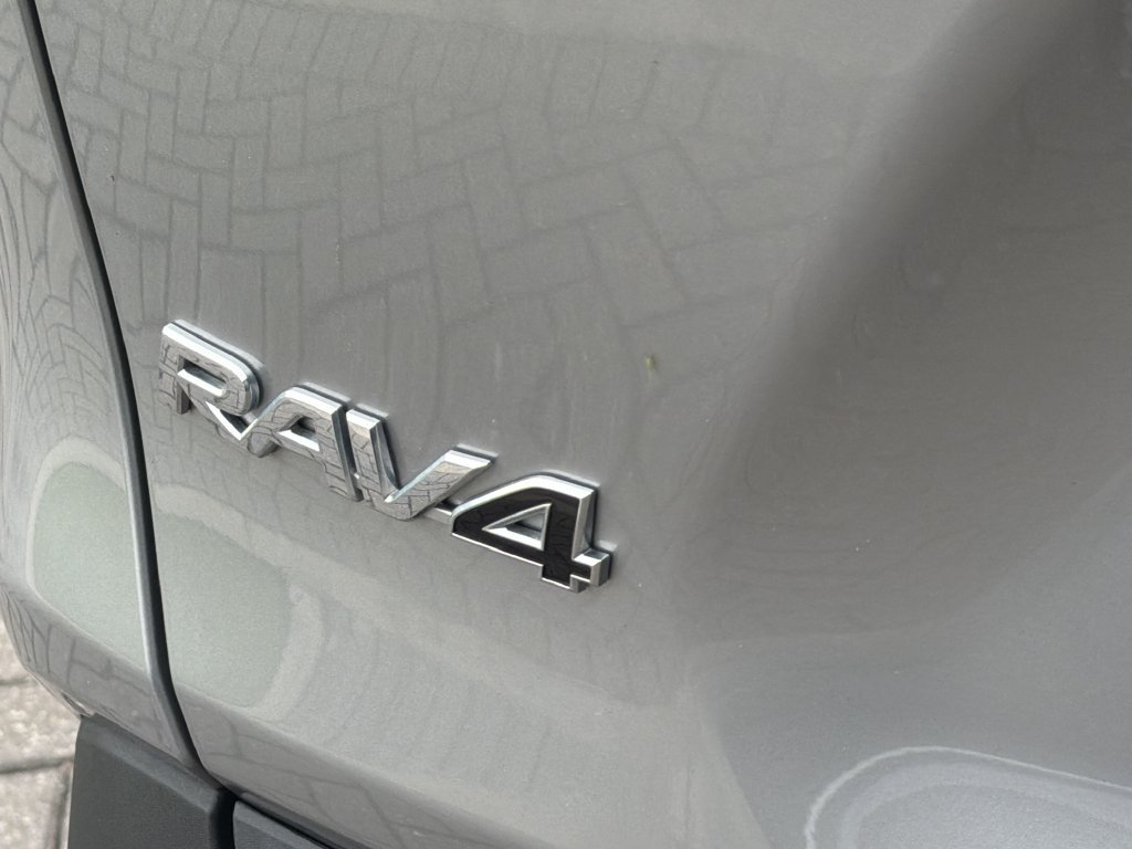 Used 2022 Toyota RAV4 XLE w/ Convenience Package FWD image 13