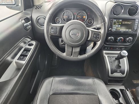 Used 2014 Jeep Compass Latitude w/ Sun/Sound Group image 10