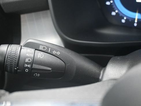 Used 2024 Volvo XC40 B5 Core image 13