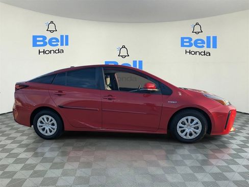 Used 2022 Toyota Prius LE image 5