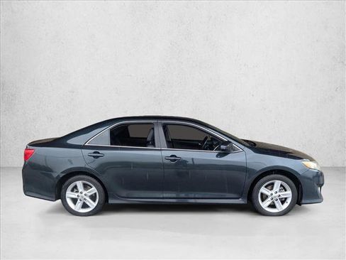 Used 2014 Toyota Camry SE image 4