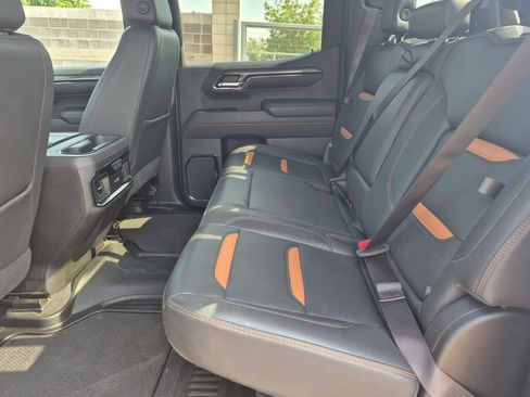 Used 2023 GMC Sierra 1500 AT4 w/ AT4 Premium Package AWD/4WD image 17