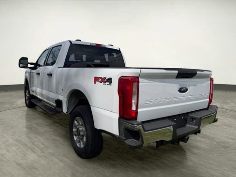 Certified 2024 Ford F250 XLT w/ FX4 Off-Road Package image 2