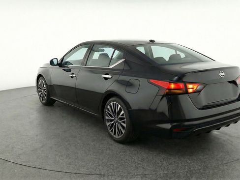 Used 2025 Nissan Altima 2.5 SV FWD image 6