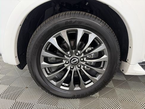 Used 2024 Nissan Armada Platinum w/ Captain's Chairs Package RWD image 14