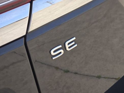 Used 2023 Volkswagen Atlas SE FWD image 12