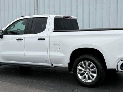 Used 2024 Chevrolet Silverado 1500 Custom image 2