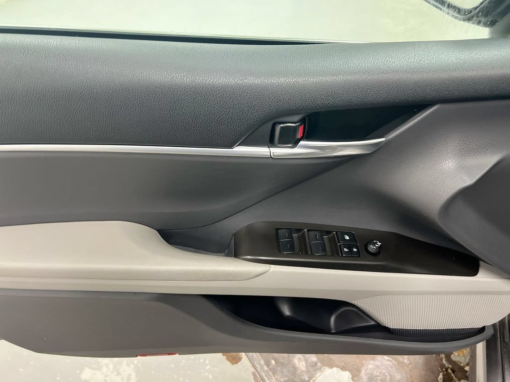Used 2022 Toyota Camry SE FWD image 20
