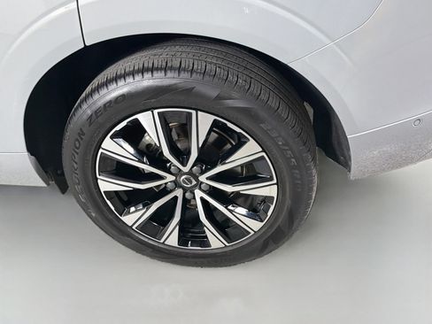 Used 2024 Volvo XC60 B5 Plus AWD/4WD image 31