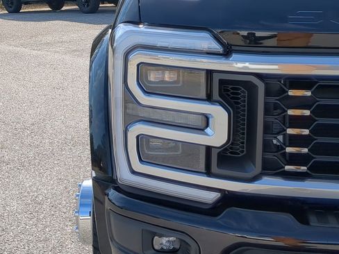 Used 2025 Ford F450 Platinum w/ FX4 Off-Road Package image 8