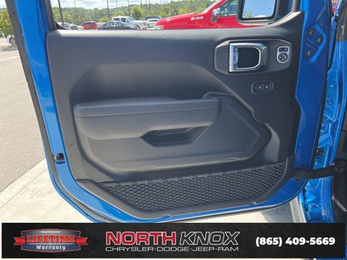 New 2025 Jeep Gladiator Sport image 5