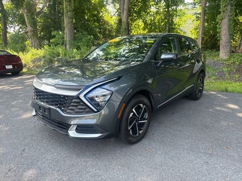 Used 2023 Kia Sportage LX image 3