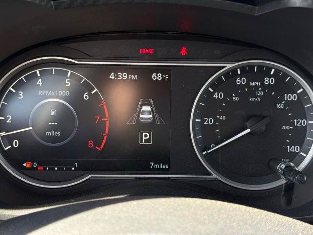 New 2025 Nissan Versa SR w/ Trunk Package FWD image 30