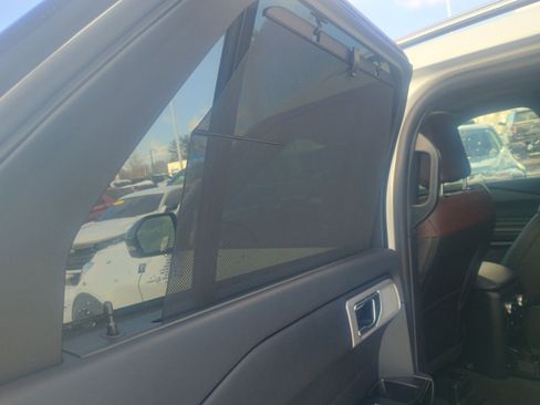 Certified 2022 Ford Explorer Platinum w/ Technology Package image 22