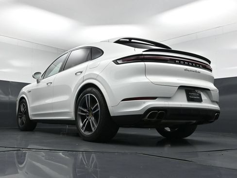 Used 2024 Porsche Cayenne Turbo AWD/4WD image 26
