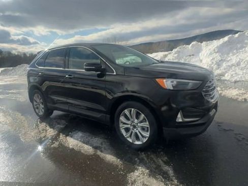 Used 2023 Ford Edge Titanium image 2