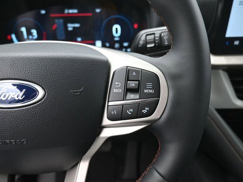 New 2026 Ford Explorer Active RWD image 7