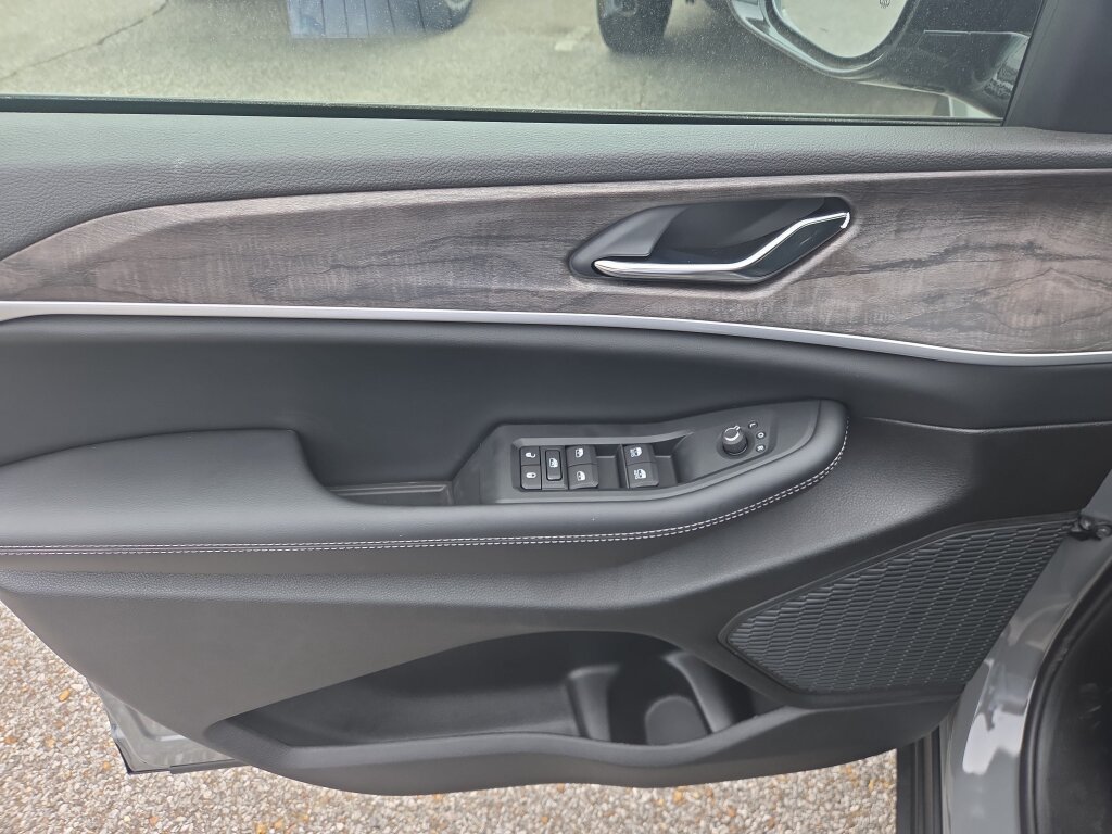New 2027 Jeep Grand Cherokee Altitude RWD image 8