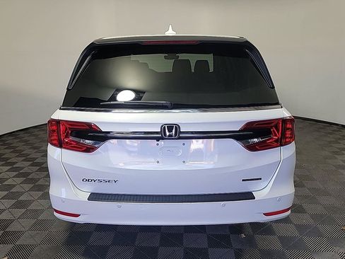 Certified 2022 Honda Odyssey Touring image 5