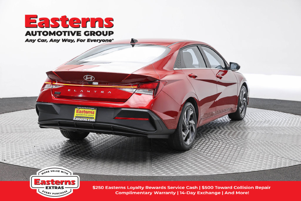 Used 2025 Hyundai Elantra SEL FWD image 6