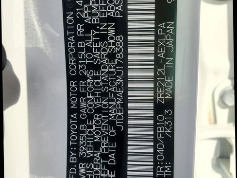 Used 2021 Toyota Corolla LE image 57