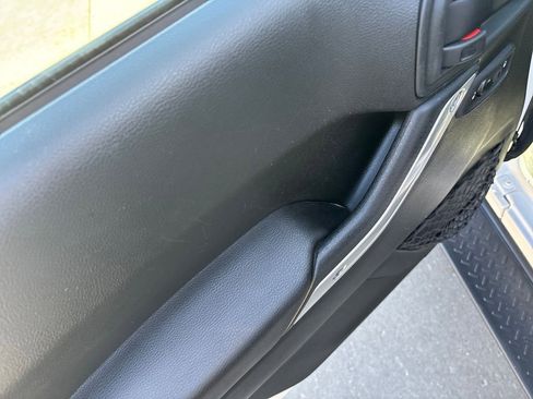 Used 2018 Jeep Wrangler Unlimited Sahara w/ Connectivity Group image 11