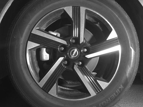Used 2025 Nissan Sentra SV FWD image 12