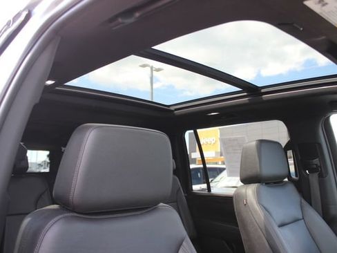 Used 2023 Chevrolet Suburban Z71 w/ Luxury Package AWD/4WD image 36