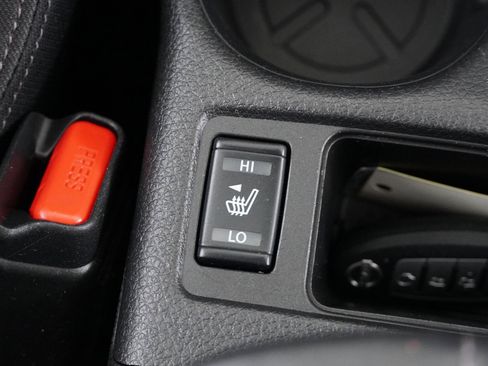Used 2020 Nissan Rogue SV image 37