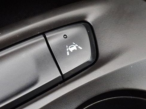 Certified 2024 Chevrolet Trax RS image 24