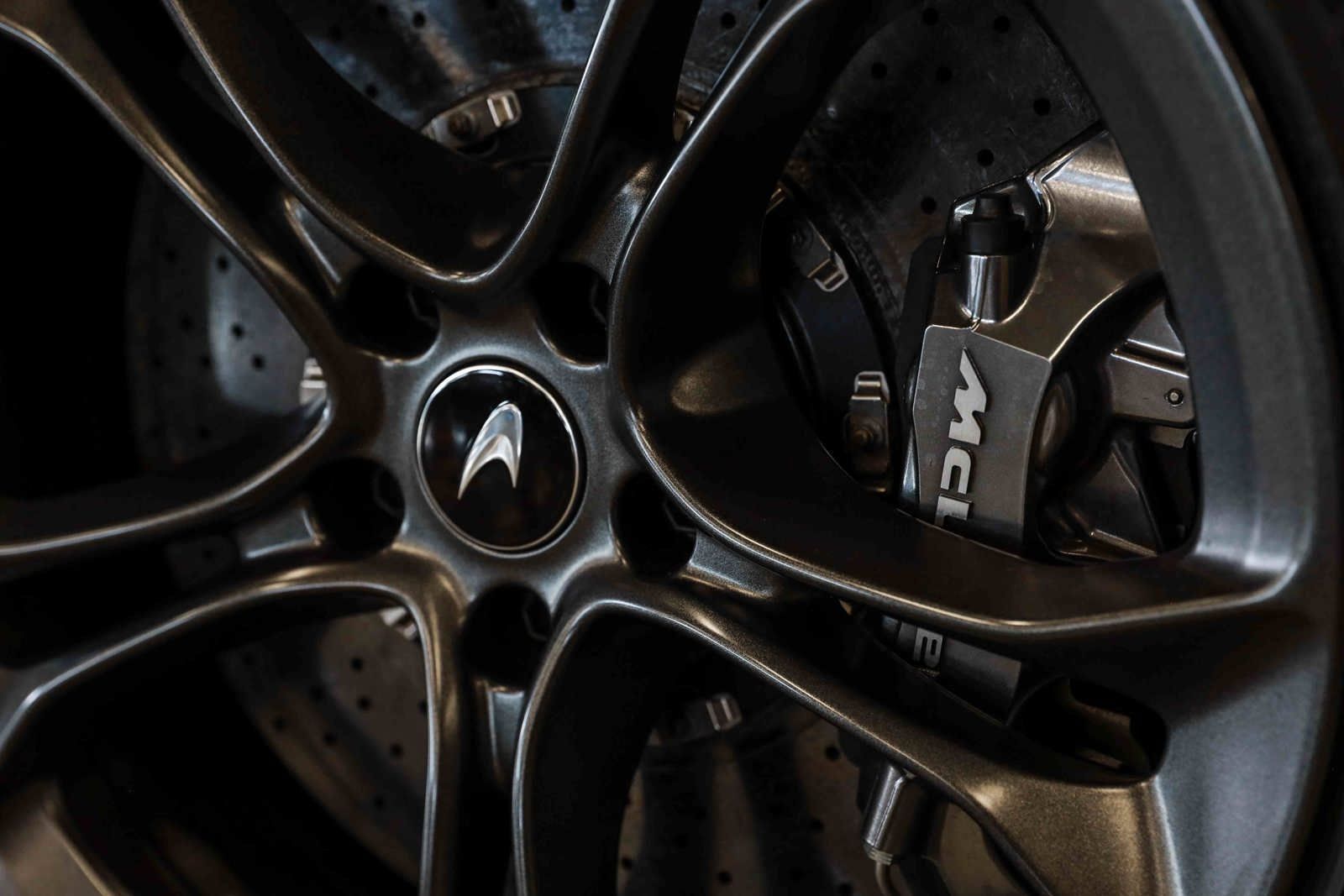 Used 2019 McLaren 720S RWD image 24