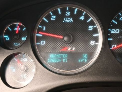 Used 2010 GMC Sierra 1500 SLT w/ All-Terrain Package AWD/4WD image 29