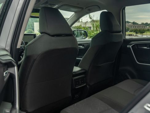 Used 2025 Toyota RAV4 XLE AWD/4WD image 12