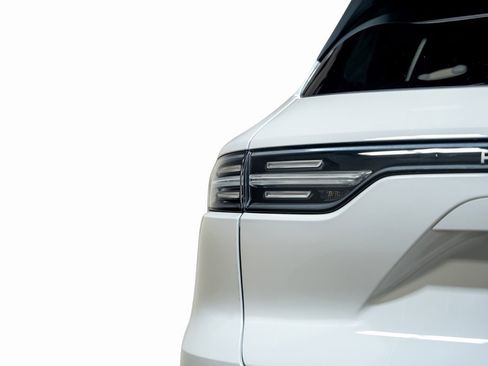 Used 2022 Porsche Cayenne S Platinum image 13