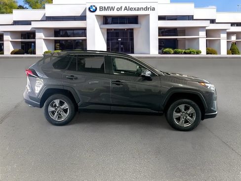 Used 2022 Toyota RAV4 XLE AWD/4WD image 4