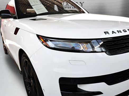 Used 2023 Land Rover Range Rover Sport SE image 12