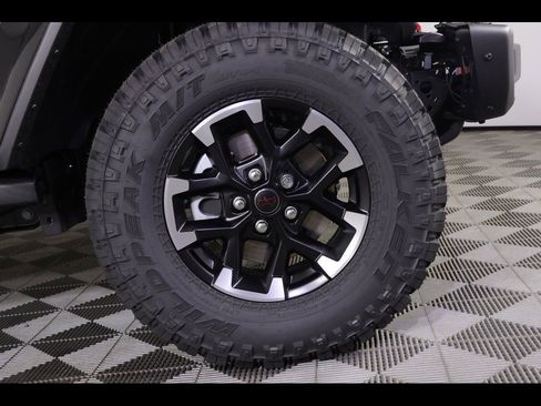 New 2025 Jeep Gladiator Rubicon image 17