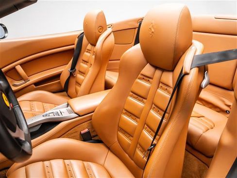 Used 2011 Ferrari California image 27