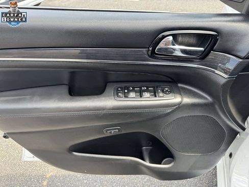 Used 2020 Jeep Grand Cherokee Overland AWD/4WD image 15
