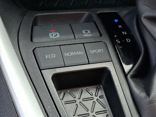 Used 2025 Toyota RAV4 XLE FWD image 25