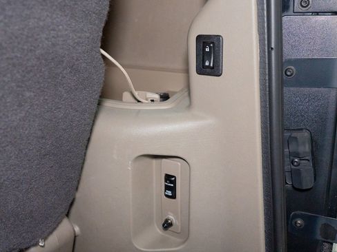 Used 2003 HUMMER H2 w/ Preferred Equipment Group image 37