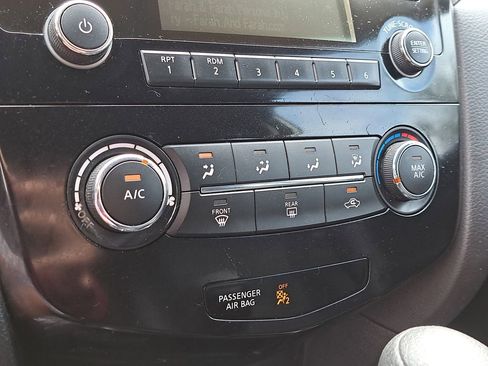 Used 2015 Nissan Rogue S image 22