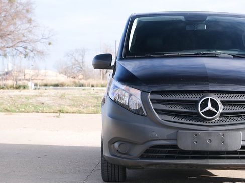 Used 2019 Mercedes-Benz Metris Passenger image 4