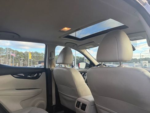 Used 2022 Nissan Rogue Sport SL w/ Premium Package image 17